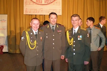 После гала концерта и вручения дипломов победителей в Москве на конкурсе авторской песни с генералом Долониным