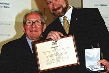 В декабре 2003 г. Ассоциацией содействия промышленности (SPI) в Париже была вручена Золотая Медаль Наполеона, 
а в марте 2004 г. в Москве - Национальная премия Минина и Пожарского 
